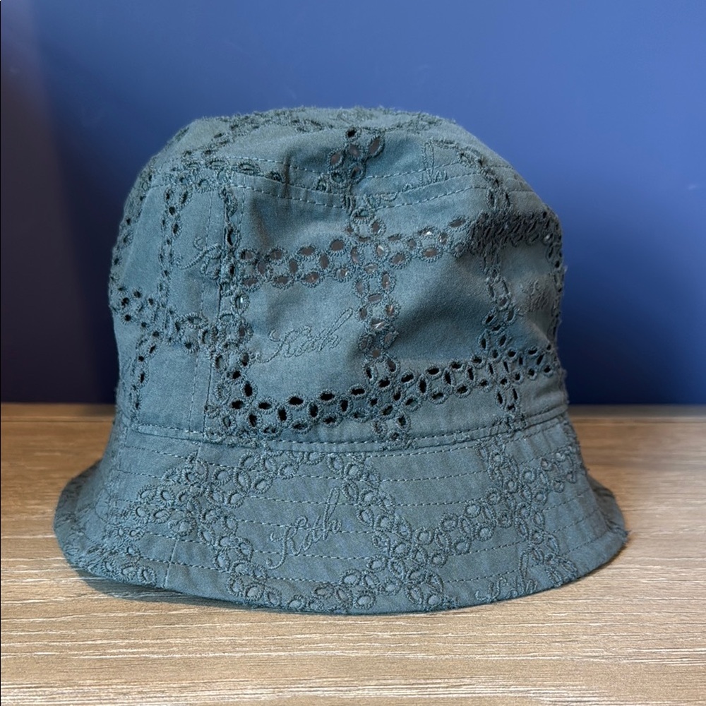 Kith women’s Broderie logo bucket hat-serpentine.